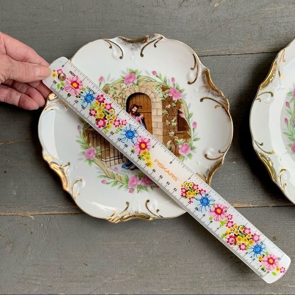 EUC Vintage 2 Religious Wall Plates - Picture 4 of 16